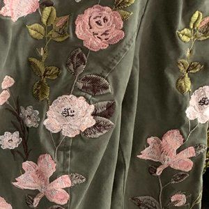 BRAND NEW w/tag. Embroidered Floral Peony Garden INC jacket - large